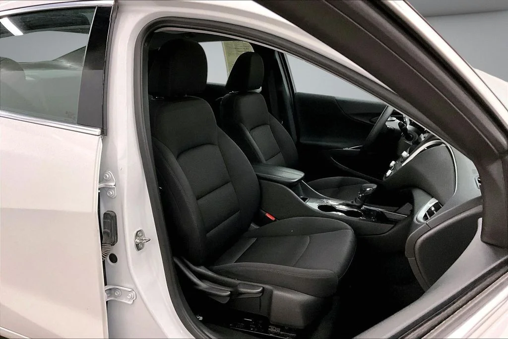 Used 2023 White Chevrolet LT image 29