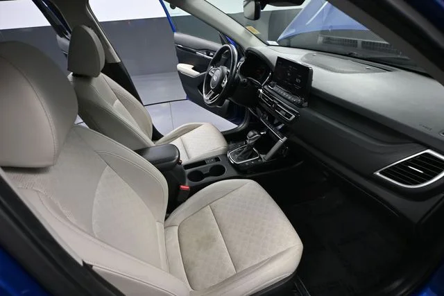 Used 2021 Blue Kia SX image 41