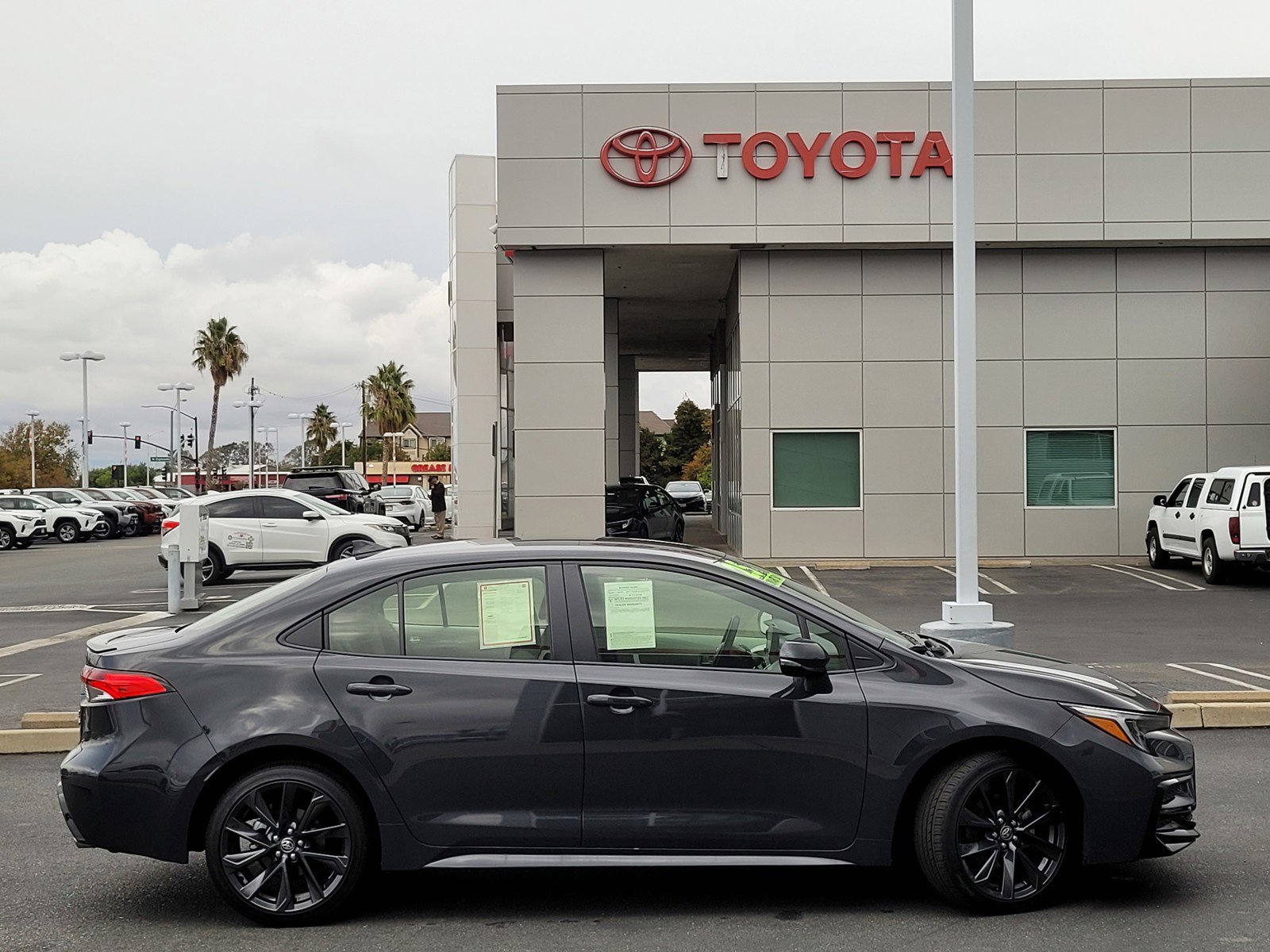 2025 Toyota Corolla XLE SE photo 3