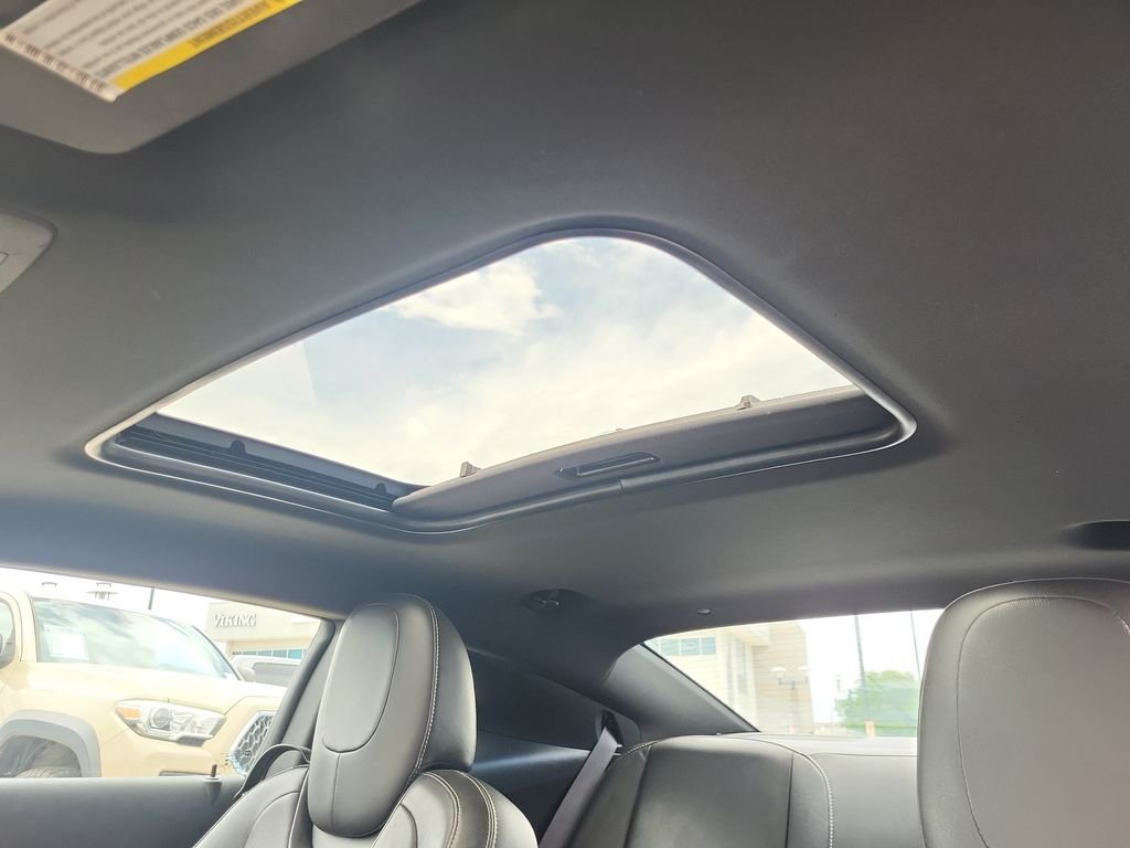 Used 2015 White Chevrolet 2LT image 34