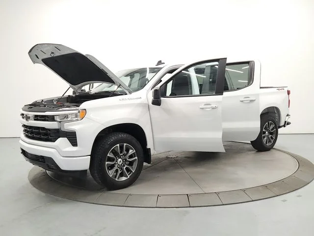 Used 2025 White Chevrolet RST image 11