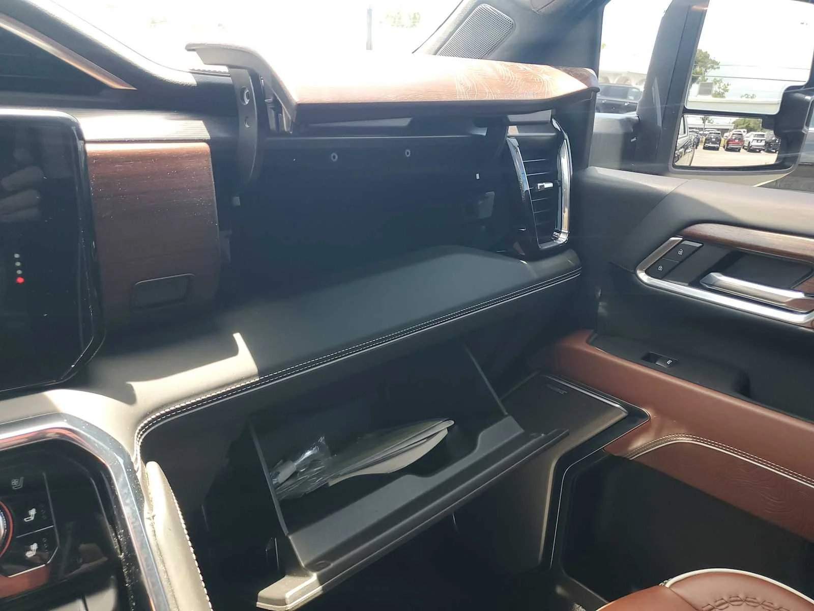 Used 2025 Onyx Black GMC Denali Ultimate image 25