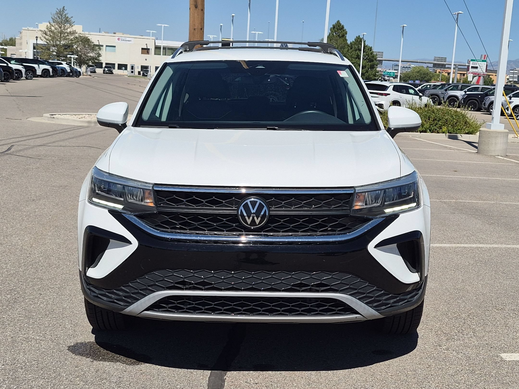 Used 2024 White Volkswagen SE image 9