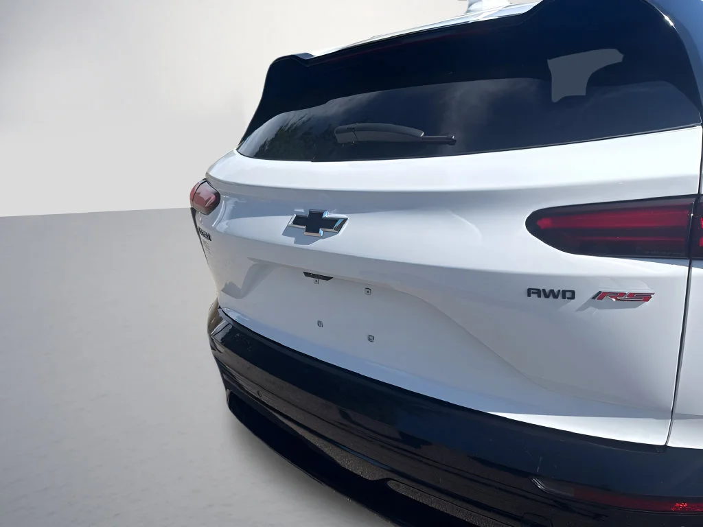 Used 2024 Summit White Chevrolet RS image 34