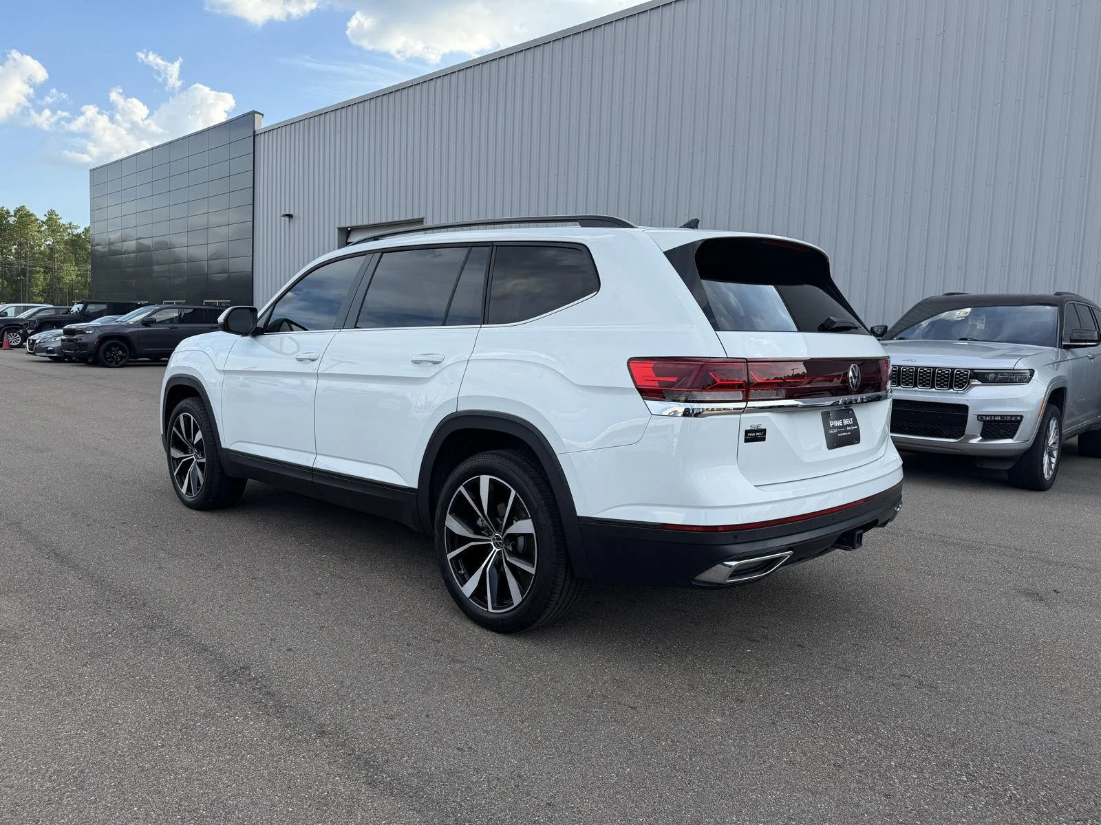 Used 2024 Pure White Volkswagen 2.0T SE w/Technology image 4