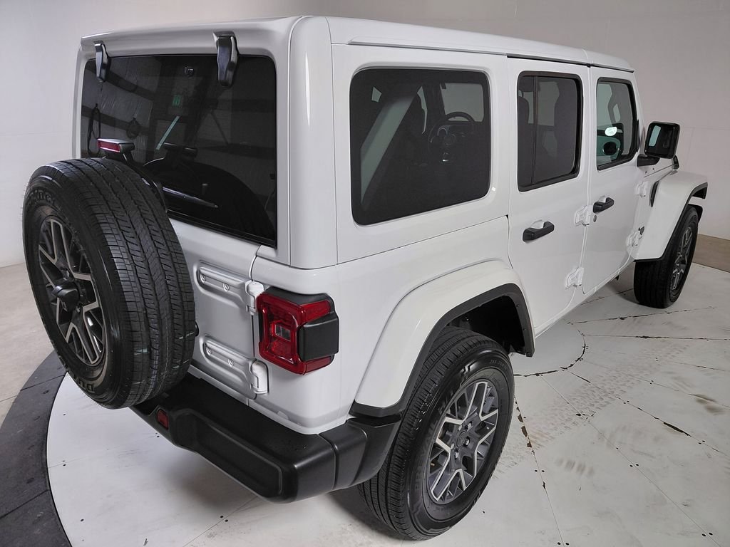 Certified Used 2025 White/off-white Jeep Sahara image 7