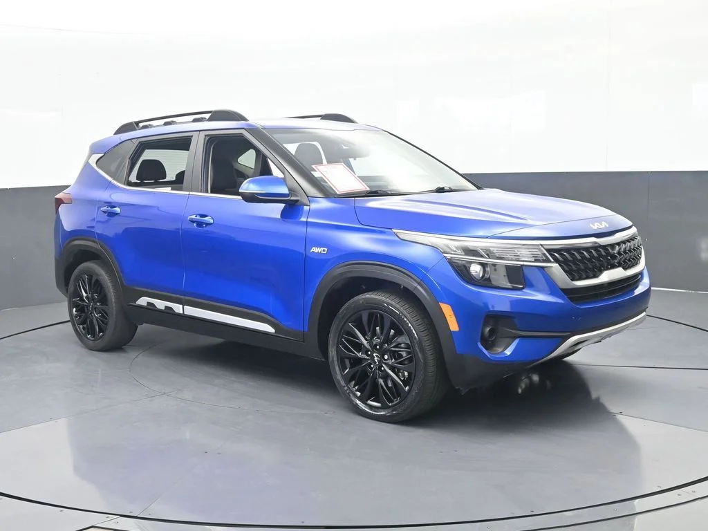 Used 2023 Neptune Blue Kia Nightfall image 8