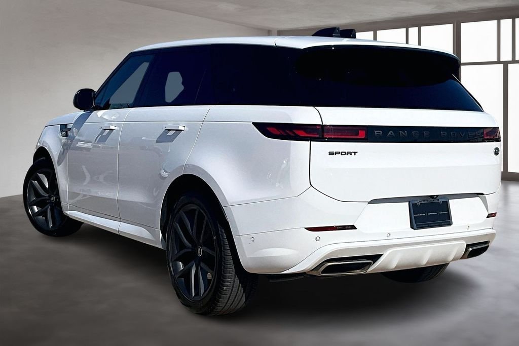 Used 2023 White Land Rover SE Dynamic image 12