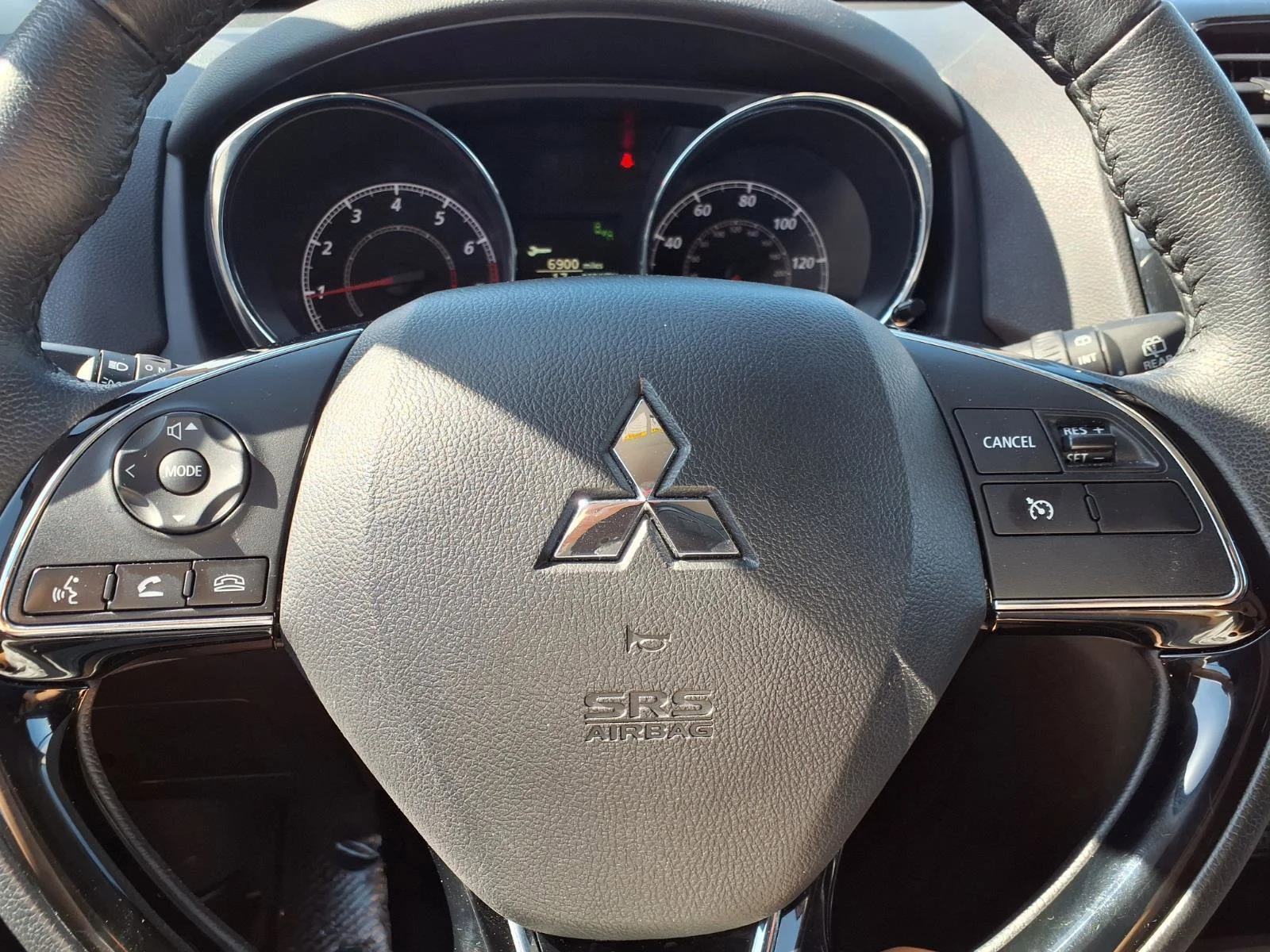 Used 2025 Red Mitsubishi SE image 12