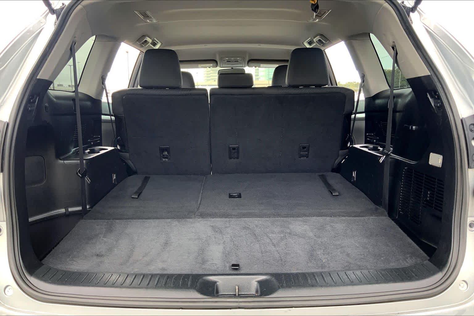 Used 2016 Silver Sky Metallic Toyota LE image 34