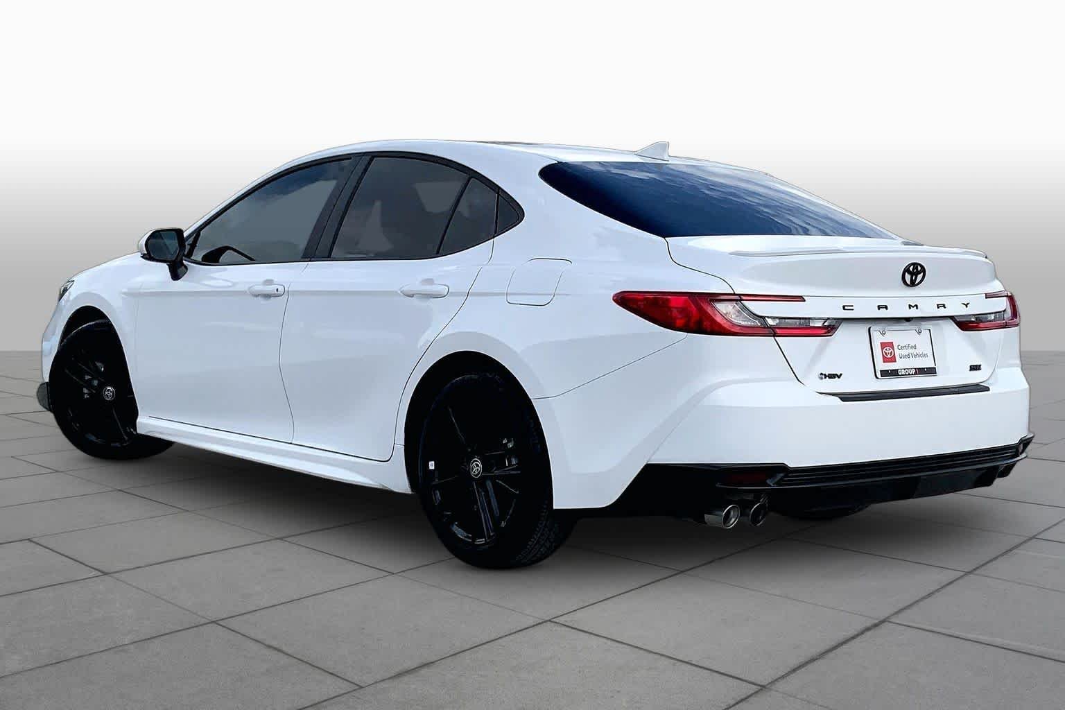 Used 2025 Ice Cap Toyota SE image 12