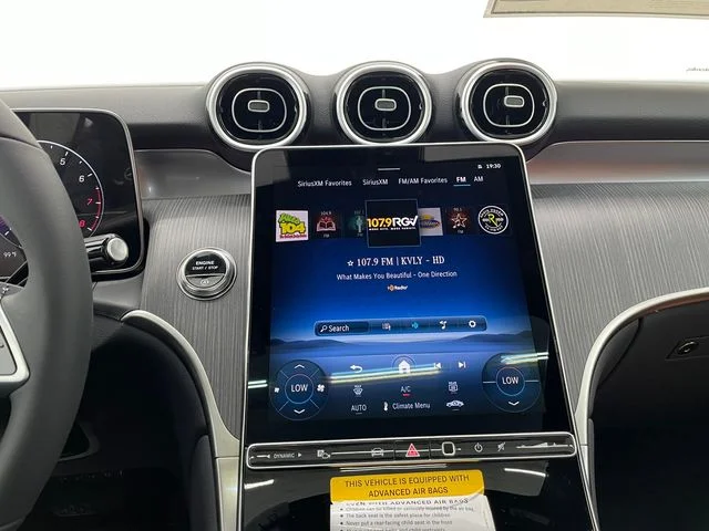 New 2027 White Mercedes-Benz GLC 300 image 4