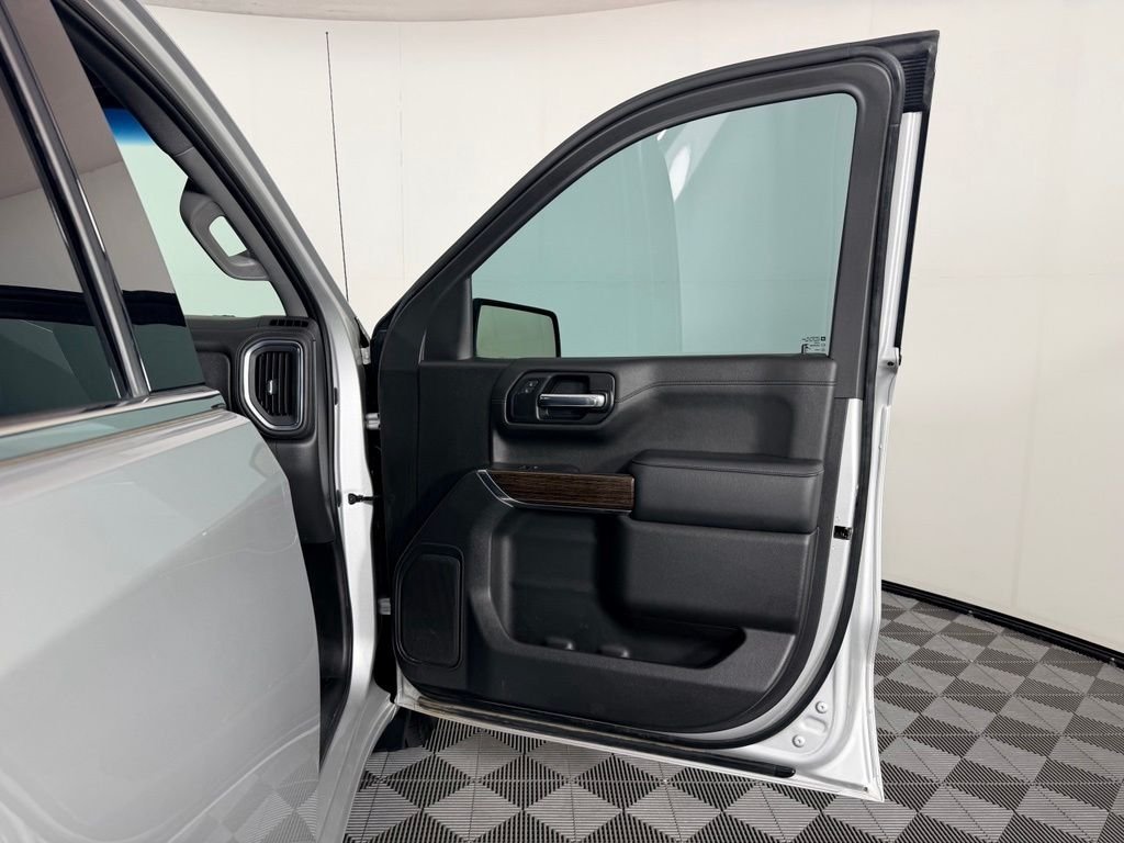 Used 2021 Silver GMC SLE image 34