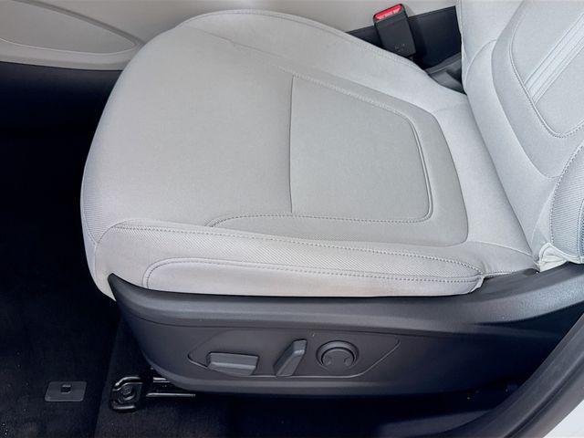 New 2026 White Hyundai SEL FWD image 29