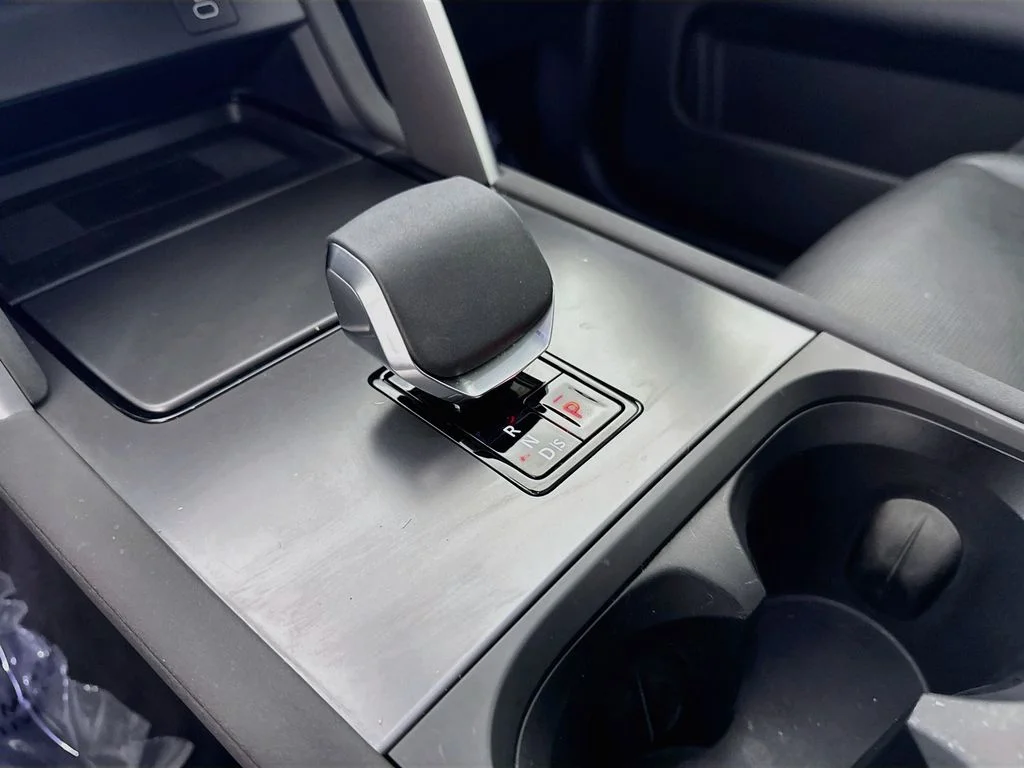Used 2025 Gray Land Rover S image 17