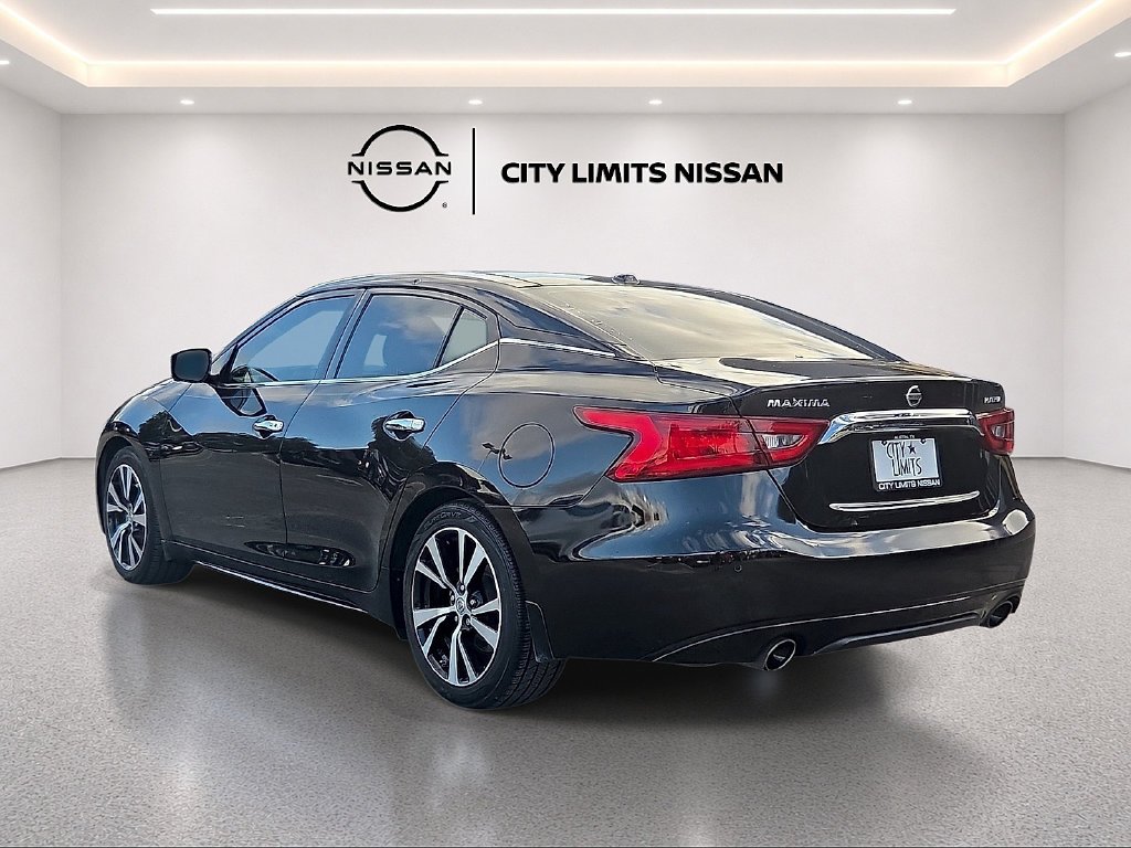 Used 2018 Black Nissan Platinum image 4
