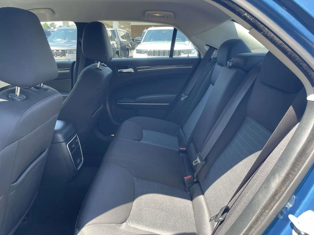 Certified Used 2022  Chrysler Touring image 19