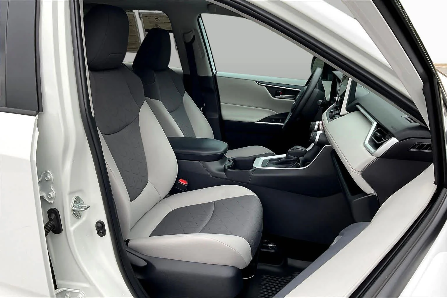 Used 2025 Ice Cap Toyota XLE image 9