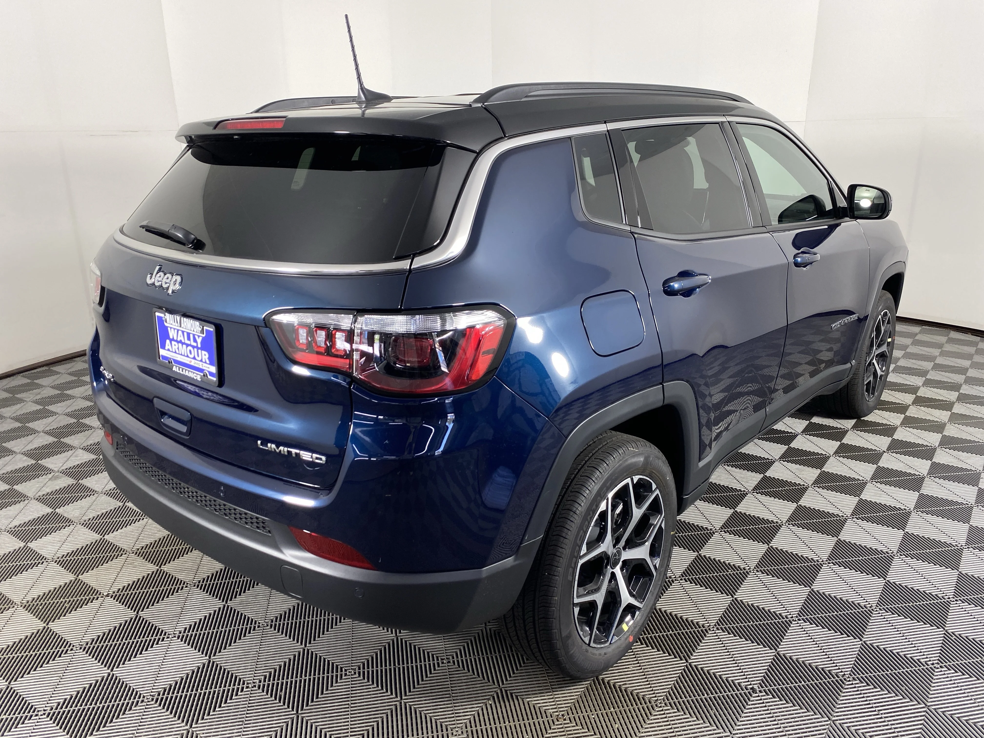 New 2026 Fathom Blue Pearl-Coat Exterior Paint Jeep Limited image 6