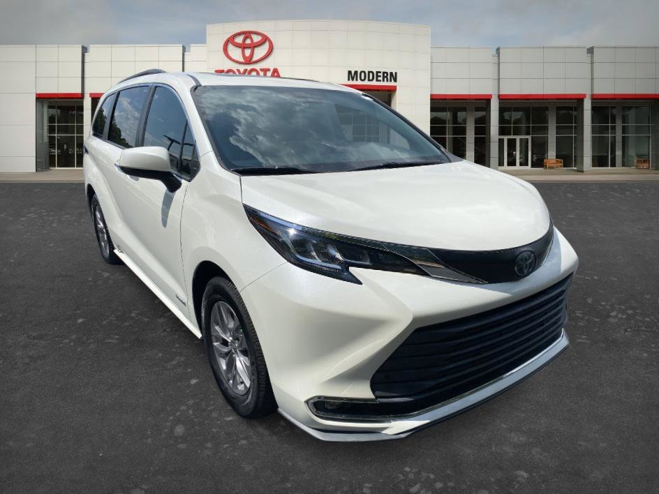 Used 2021 Blizzard Pearl Toyota XLE image 3