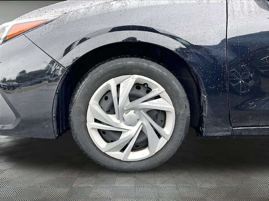 Used 2024 Black Subaru Base image 7