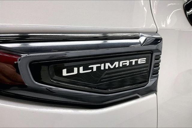 Used 2025 White Frost Tricoat GMC Denali Ultimate image 38