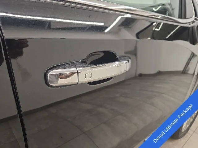 Used 2021 Onyx Black GMC Denali image 9