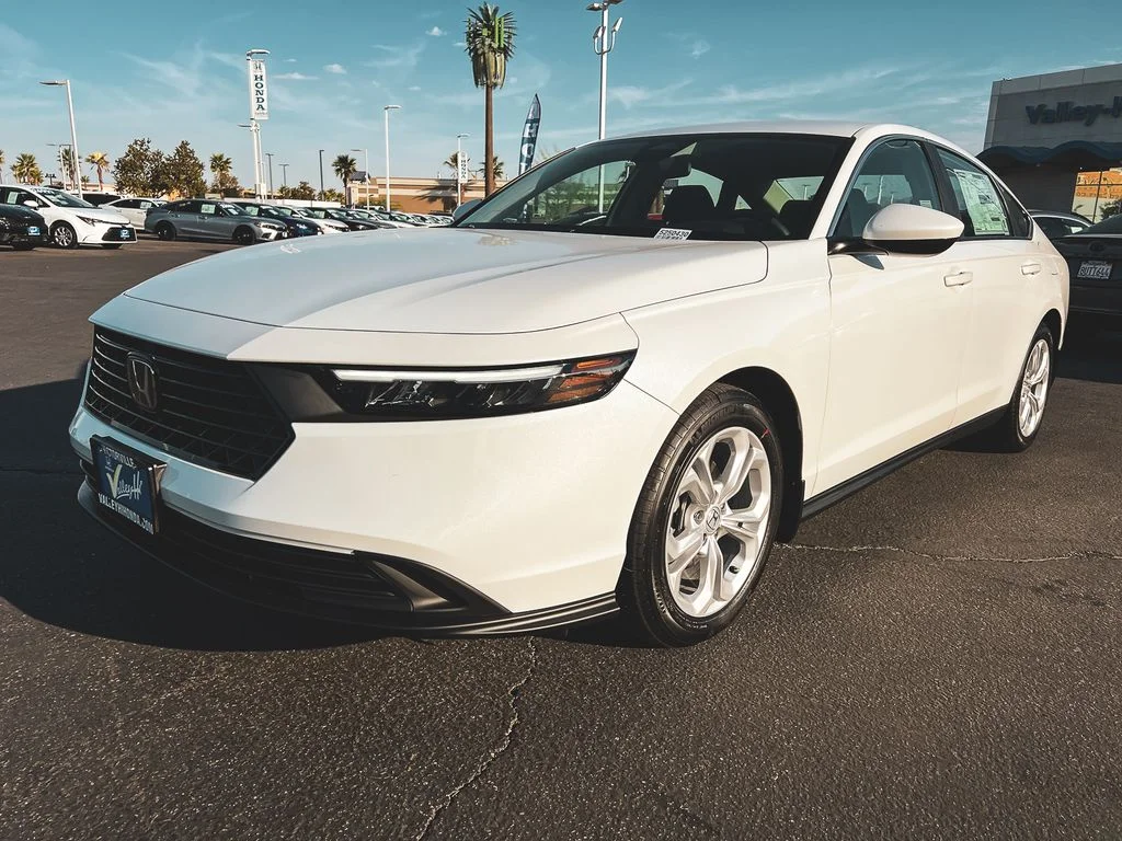 New 2026 Platinum White Pearl Honda LX image 2