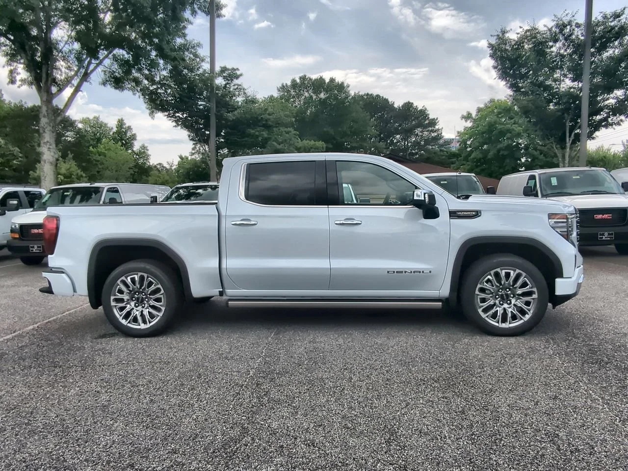 New 2026 Glacier White Tricoat GMC Denali Ultimate image 9