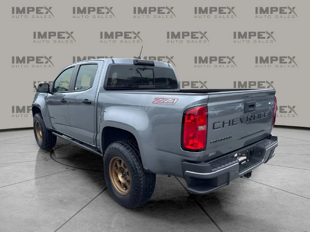Used 2022 Gray Chevrolet Z71 image 2