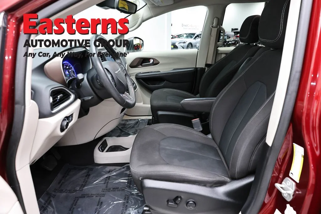 Used 2023 Red Chrysler LX image 14
