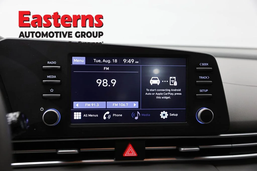 Used 2023 Red Hyundai SE image 19