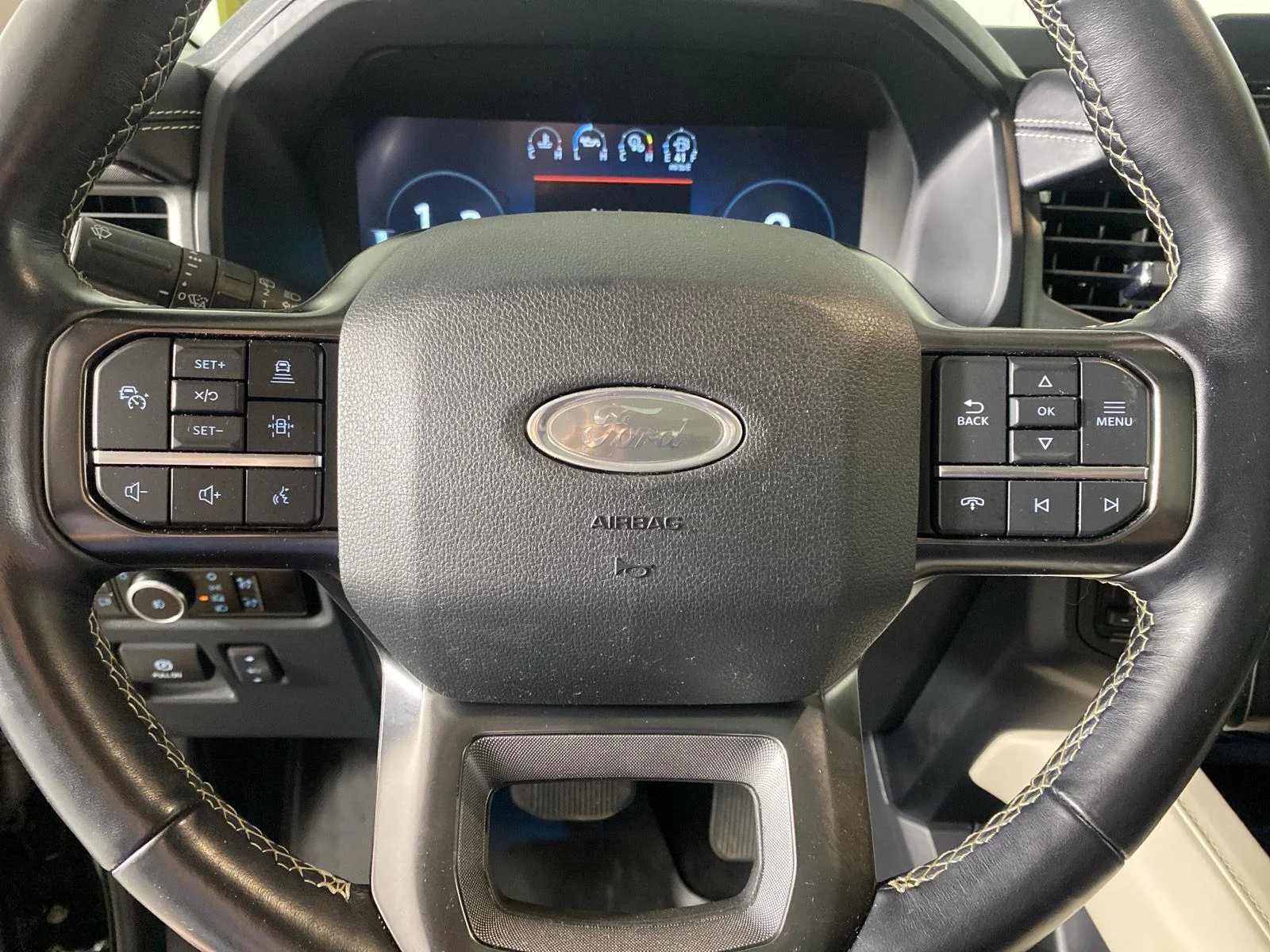 Used 2023 Agate Black Ford Platinum image 17