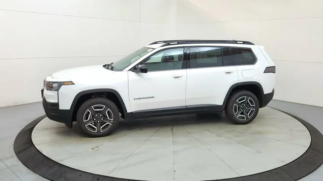 New 2026 Bright White Clear-Coat Exterior Paint Jeep Limited image 5