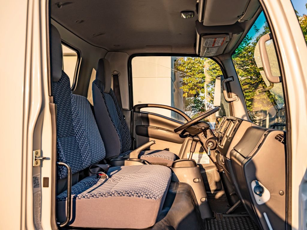 Used 2022 White Isuzu  image 22