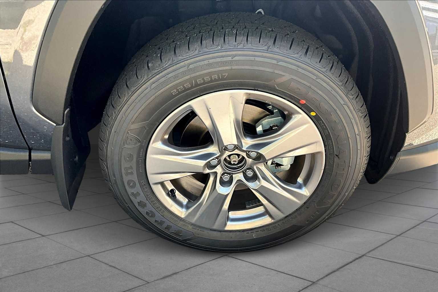 Used 2025 Magnetic Gray Metallic Toyota Hybrid XLE image 12