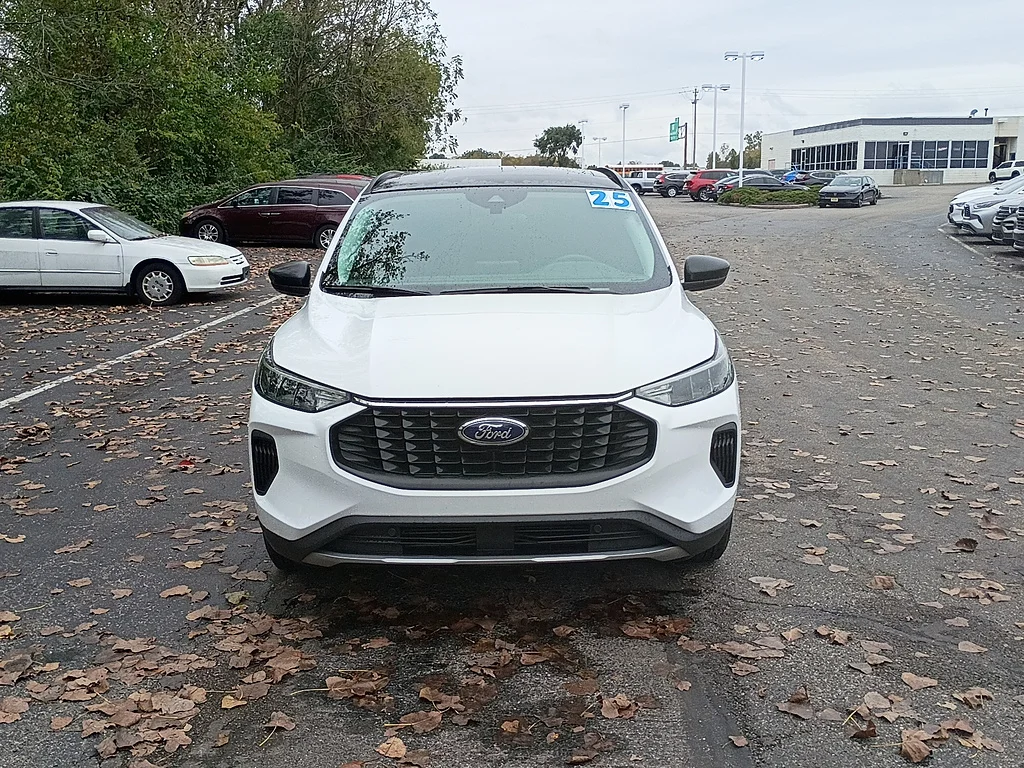 Used 2025 Oxford White Ford Active image 8