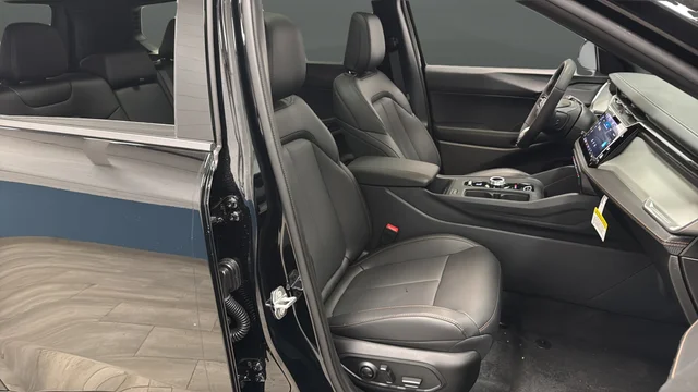 New 2026 Diamond Black Crystal Pearl-Coat Exterior Paint Jeep Limited image 34