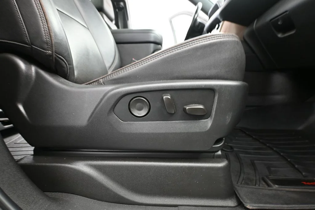 Used 2021 White Chevrolet High Country image 58
