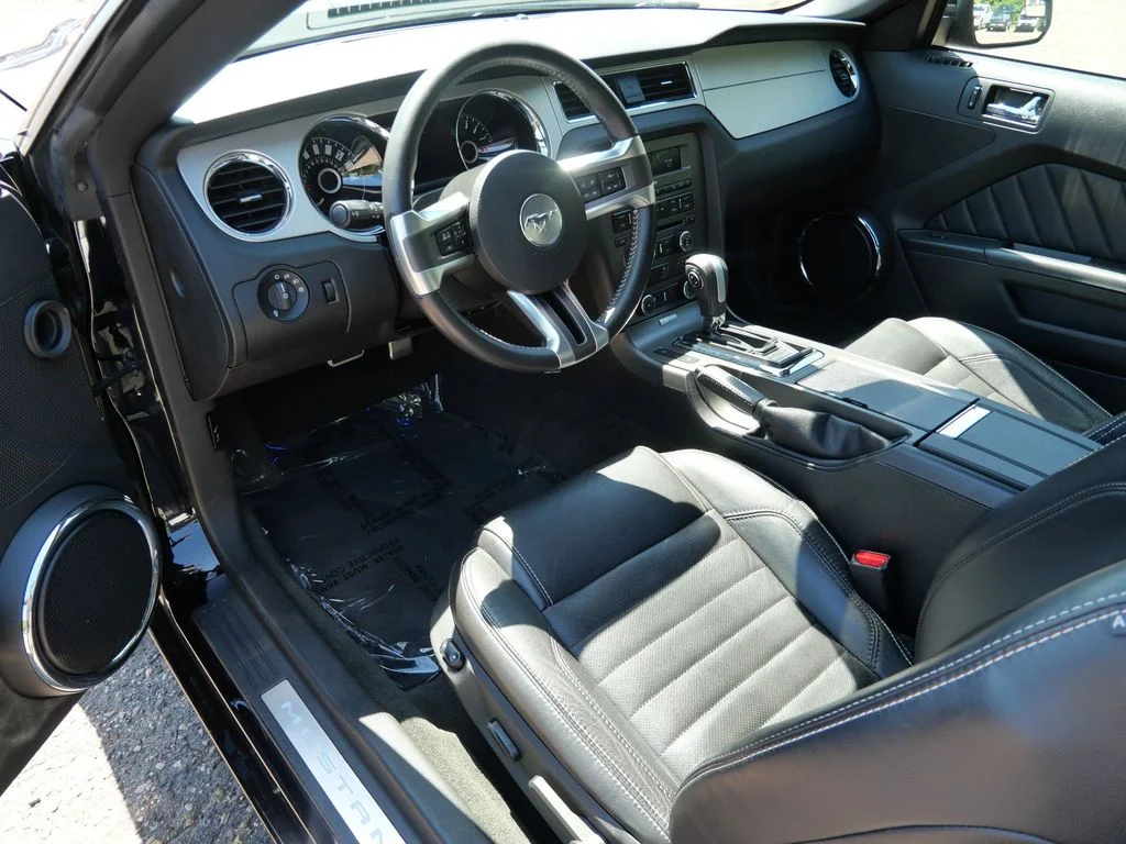Used 2014 Black Ford V6 Premium image 3