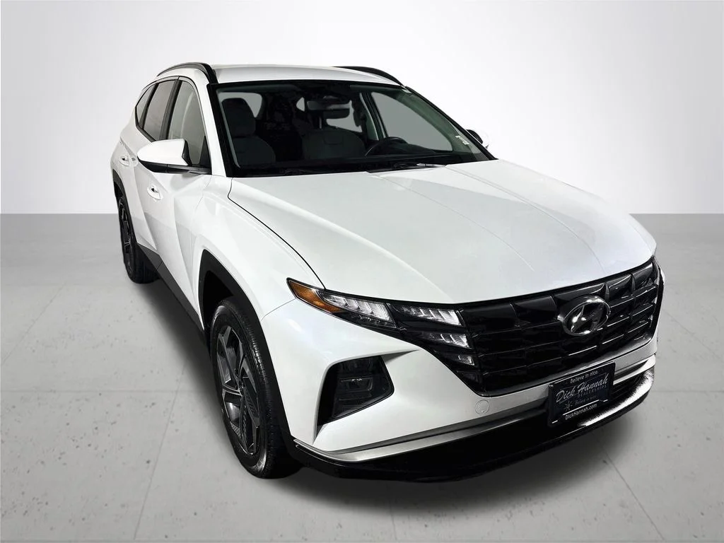 Used 2024 White Hyundai SEL image 4