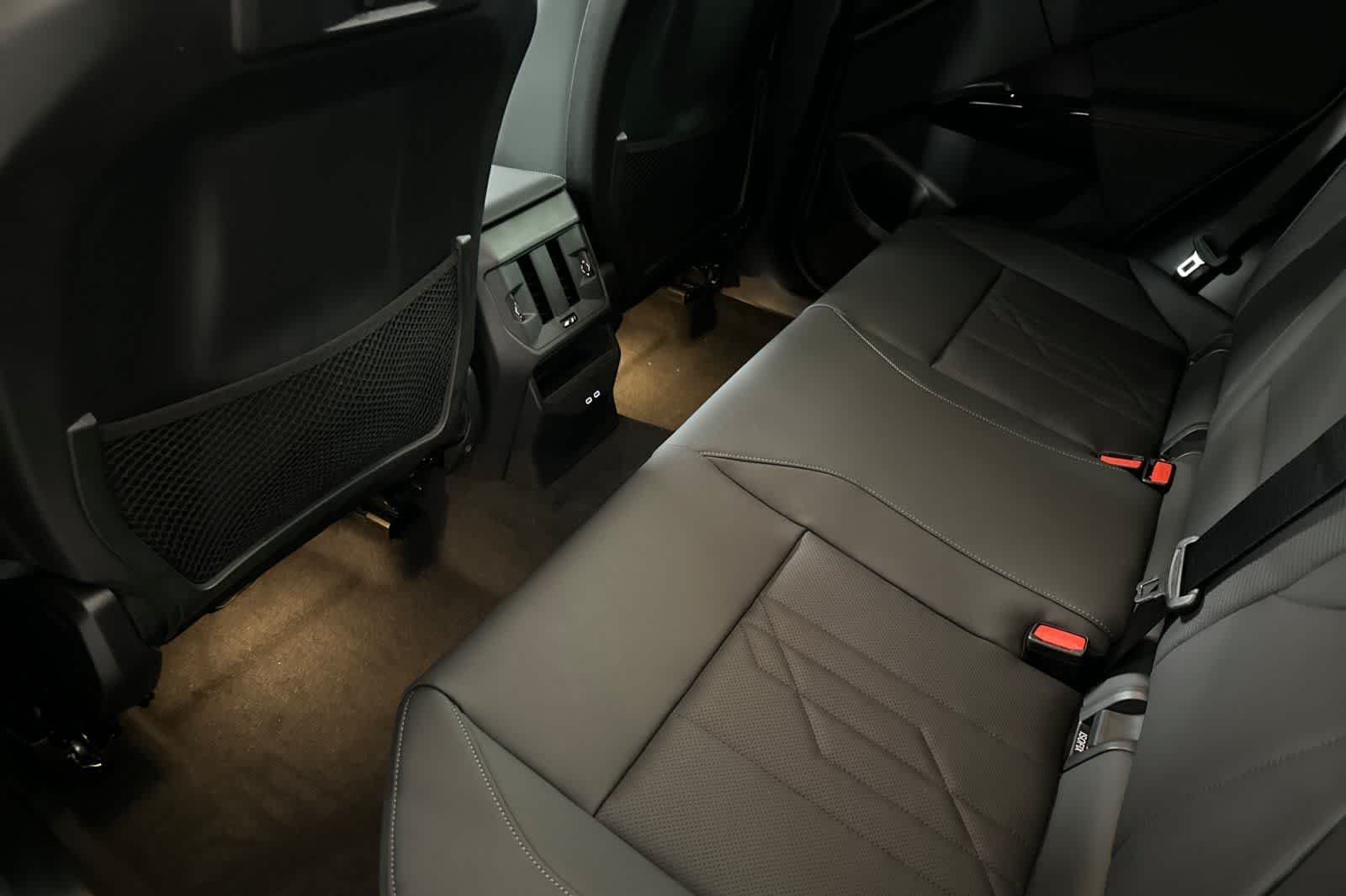Used 2026 Skyscraper Grey Metallic BMW 30 xDrive image 4