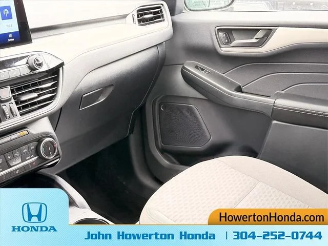 Used 2022 White Ford SE image 16