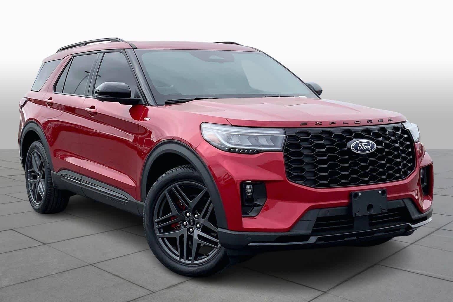 Used 2025 Rapid Red Metallic Tinted Clearcoat Ford ST-Line image 3