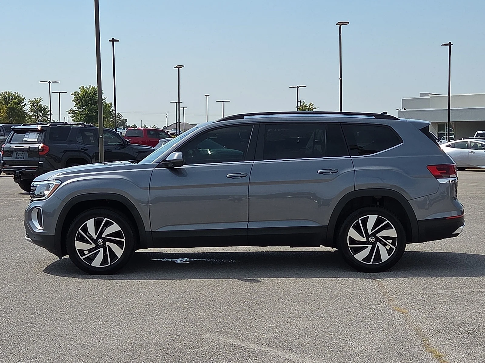 Used 2024 Platinum Gray Metallic Volkswagen 2.0T SE w/Technology image 3