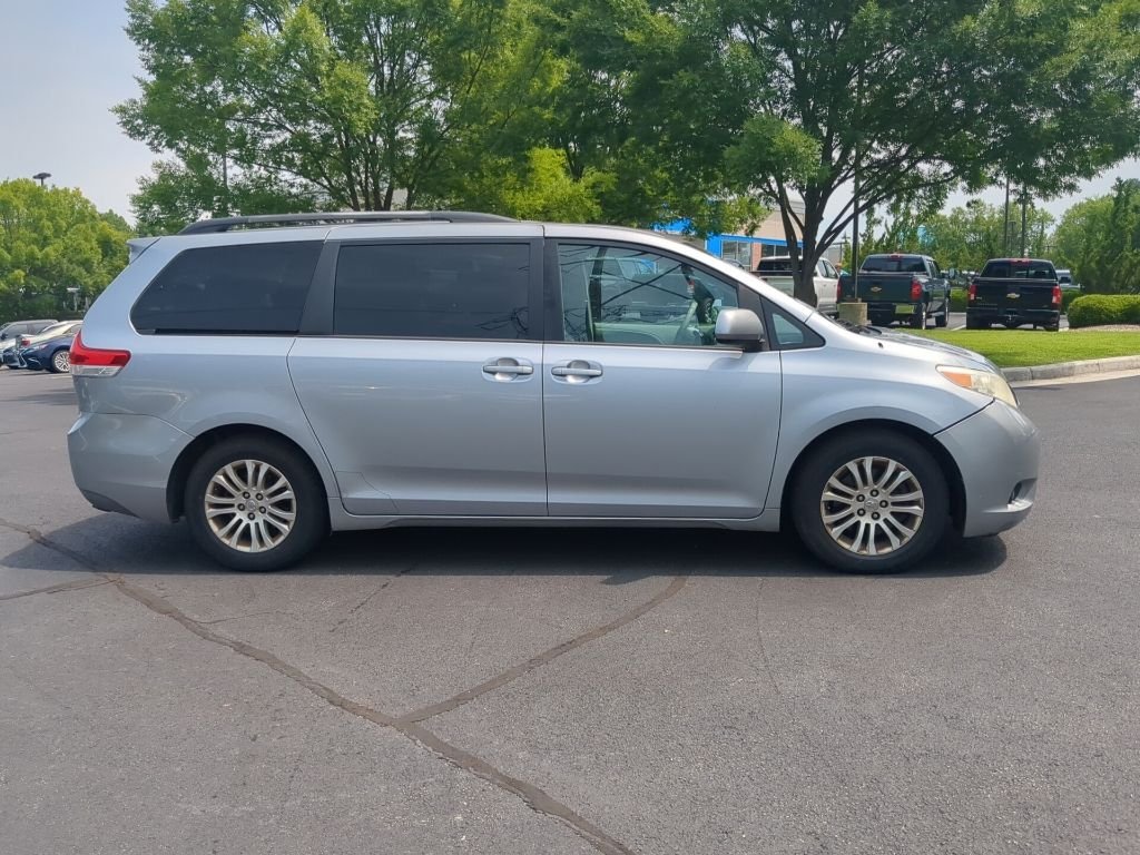 Used 2012 Silver Toyota XLE image 4