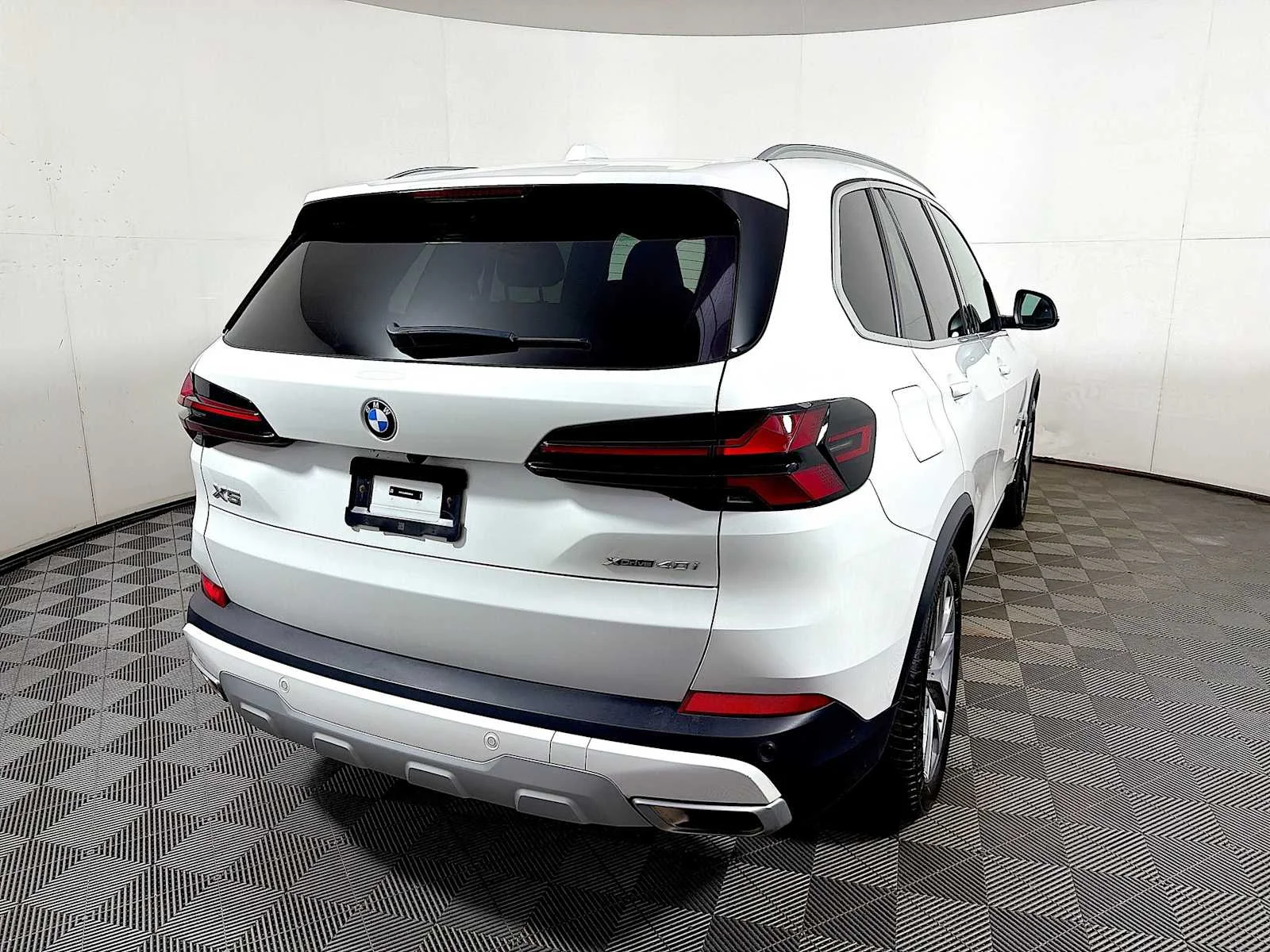 Certified Used 2024 Mineral White Metallic BMW xDrive40i image 6