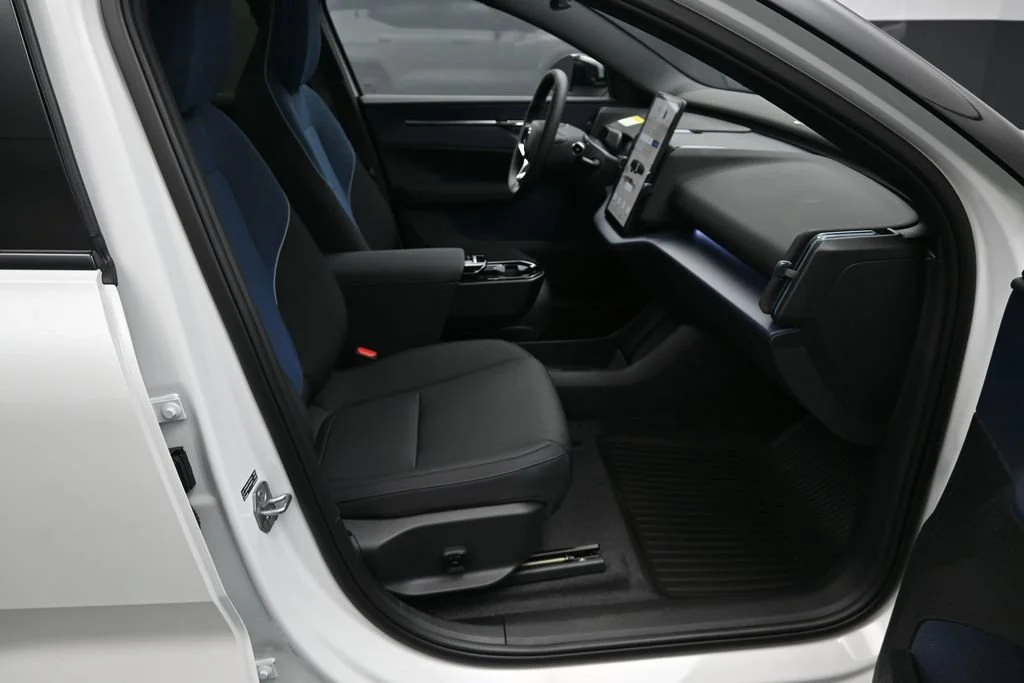 New 2026 Crystal White Volvo Twin Motor Performance Ultra image 32