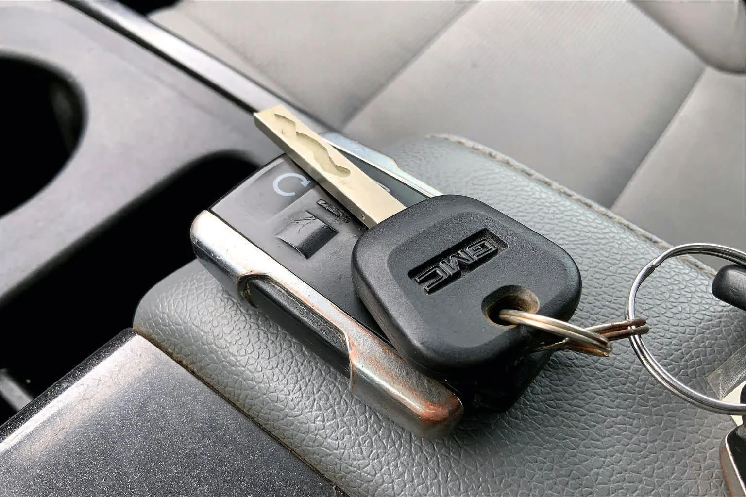 Used 2014 Cobalt Blue Metallic GMC  image 14
