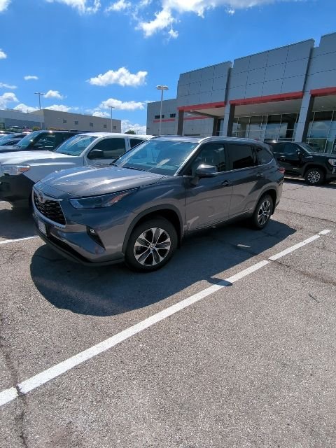 Used 2023 Gray Toyota XLE image 8
